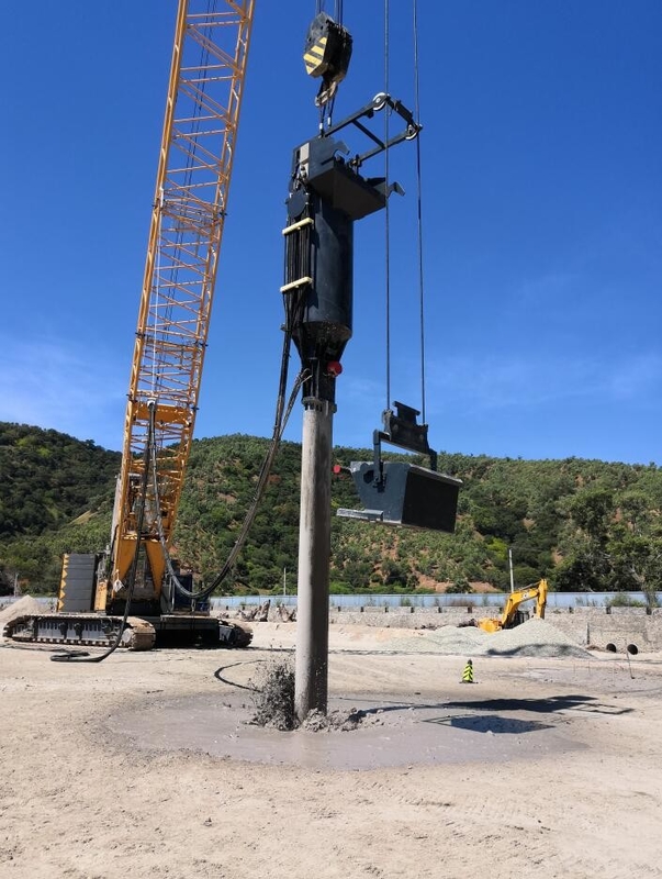 क्रेन टाइप डबल बिन्स बीएफएस वाइब्रोफ्लोटेशन 180kw वर्क पाइल डेप्थ 24m